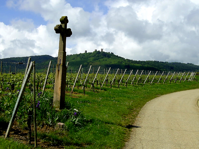 Les trois chteaux depuis le Calvaire - Photo P. LALAIN